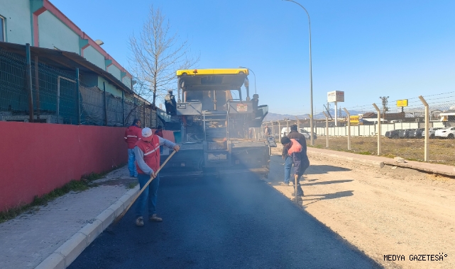 Yollarda Asfalt Çalışması Kesintisiz Sürüyor
