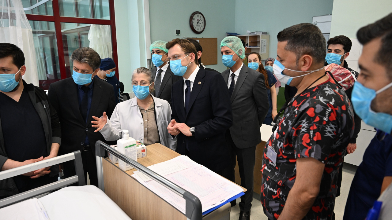 AK Parti Sağlık Politikalarından Sorumlu Genel Başkan Yardımcısı Halit Yerebakan, KSÜ Tıp Fakültesi Hastanesi’nde Yaralıları Ziyaret Etti