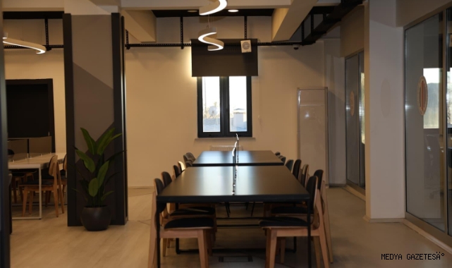 Andırın Şehit Astsubay Ömer Halisdemir İlçe Halk Kütüphanesi Hizmete Açıldı