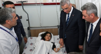 Bakanlar KSÜ Tıp Fakültesi Hastanesinde Yaralı Öğrencileri Ziyaret Etti