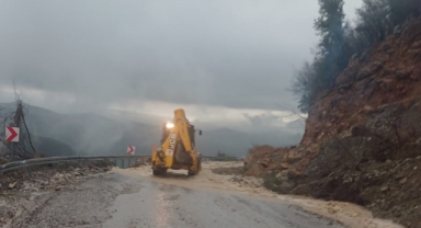 Büyükşehir’den Yağış Sonrası Arterlere Anında Müdahale