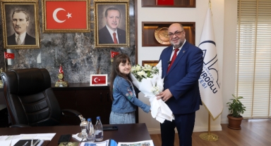 DULKADİROĞLU BELEDİYESİ'NDE BAŞKANLIK MAKAMI ECRİN NİSANUR AŞGAN’A EMANET EDİLDİ