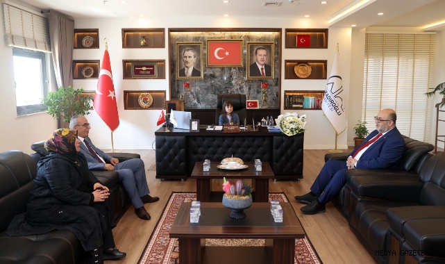 DULKADİROĞLU BELEDİYESİ'NDE BAŞKANLIK MAKAMI ECRİN NİSANUR AŞGAN’A EMANET EDİLDİ