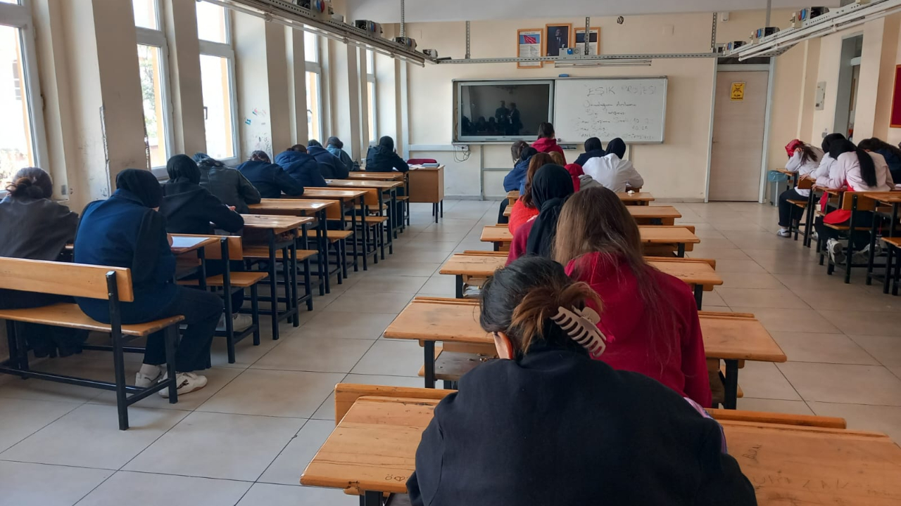 EŞİK PROJESİ’NDE OKUDUĞUNU ANLAMA YARIŞMASININ OKUL FİNALLERİ TAMAMLANDI