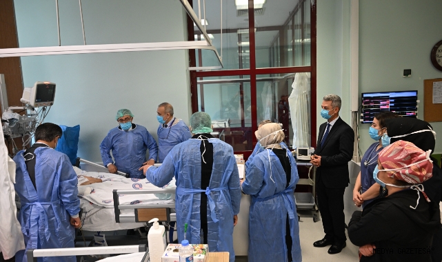 Milletvekillerinden Yaralı Öğrencilere Ziyaret