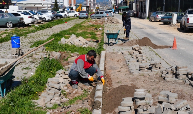 Onikişubat Belediyesi’nden 9 farklı mahallede eş zamanlı kaldırım ve yol çalışması
