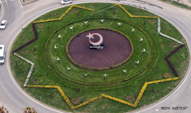 Şehir Çiçek Açtı; Kavşaklarda Görsel Şölen
