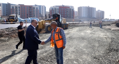 BAŞKAN AKPINAR DOĞUKENT MAHALLESİNDE DEVAM EDEN ÇALIŞMALARI YERİNDE İNCELEDİ