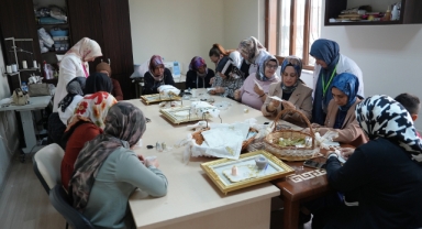 Büyükşehir’in Geri Dönüşüm Atölyesinde Kadın Emeği Göz Doldurdu