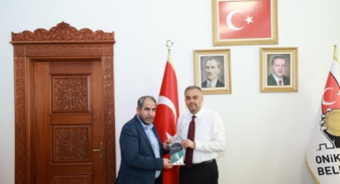 KAHRAMANMARAŞ’TA BALIKÇILIK TARİHİ KİTAPLA GELECEĞE TAŞINIYOR: “DENİZİ OLMAYAN ŞEHİRDE BALIKÇILIK SERÜVENİ” BAŞKAN TOPTAŞ’A TAKDİM EDİLDİ