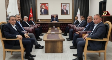 KAHRAMANMARAŞ’TA EĞİTİM BULUŞMASI: EĞİTİM-BİR-SEN YÖNETİMİNDEN İL MİLLÎ EĞİTİM MÜDÜRÜ’NE ZİYARET