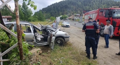 -Kahramanmaraş’ta Otomobil Elektrik Direğine Çarptı: 1 Yaralı