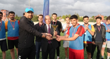 KİÜ Futbol Turnuvası’nda Şampiyon: Hemşirelik Bölümü