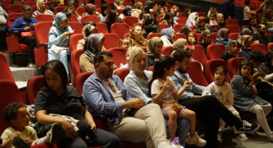 Sahne Maraş’tan Miniklere Tiyatro Şöleni
