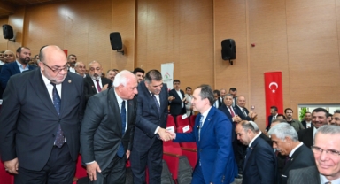 ŞANLIURFA’DA YEREL YÖNETİMLER BULUŞMASI: TÜRKOĞLU BELEDİYE BAŞKANI KARACA’DAN “DAHA GÜÇLÜ HİZMET” MESAJI