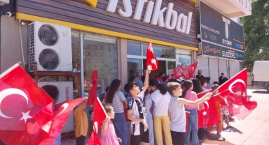 BOĞAZİÇİ İSTİKBAL’DE ÇOCUKLARIN KARNE SEVİNCİNE ANLAMLI HEDİYE