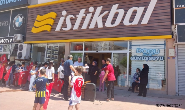 BOĞAZİÇİ İSTİKBAL’DE ÇOCUKLARIN KARNE SEVİNCİNE ANLAMLI HEDİYE