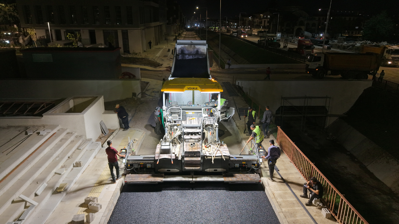 Büyükşehir Asfalt Mesaisini Gece Gündüz Sürdürüyor