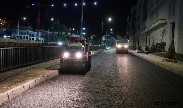 Büyükşehir Asfalt Mesaisini Gece Gündüz Sürdürüyor