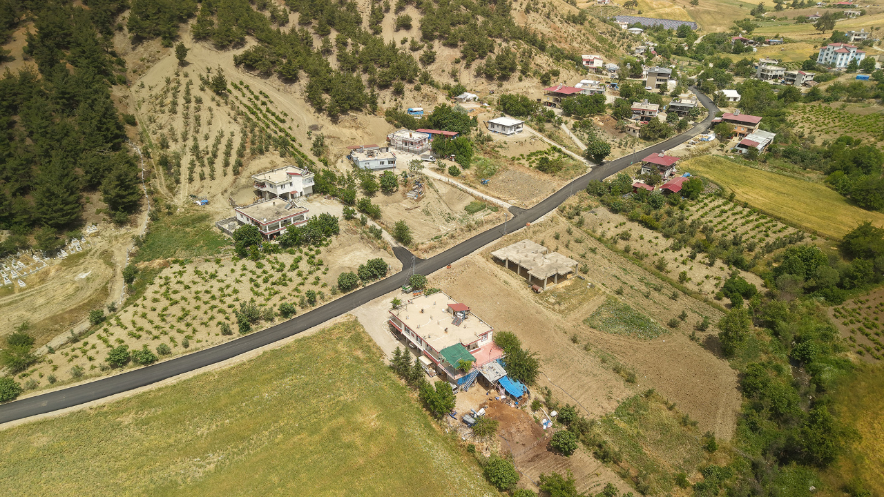 Büyükşehir, Bulutoğlu’nun 4 Kilometrelik Ana Yolunu Sıcak Asfaltla Buluşturuyor