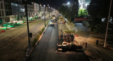 Büyükşehir’den Azerbaycan Bulvarı’nda Gece Asfalt Mesaisi
