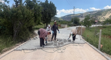 Büyükşehir’den Çağlayancerit Kırsalına 3 Bin Metrekarelik Kilit Parke