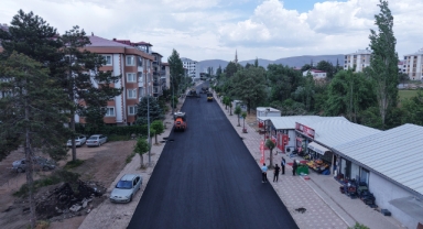 Büyükşehir’den Elbistan Pınarbaşı Caddesi’nde Kesintisiz Asfalt Mesaisi