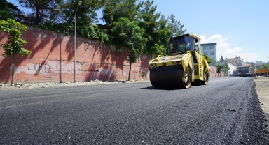 Büyükşehir, Dulkadiroğlu Gazneliler Caddesi’nde Asfalt Mesaisine Başladı