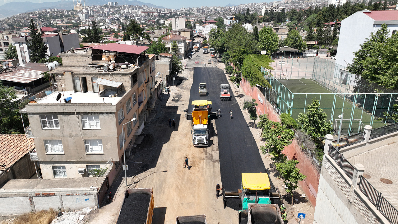 Büyükşehir, Dulkadiroğlu Gazneliler Caddesi’nde Asfalt Mesaisine Başladı