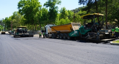 Büyükşehir, Dulkadiroğlu Pınarbaşı Caddesi’nde Asfalt Mesaisine Başladı