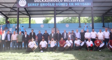 DULKADİROĞLU'NDA ATA SPORU ŞÖLENİ: 23. GELENEKSEL DEREKÖY KARAKUCAK VE ŞALVAR GÜREŞ FESTİVALİ 454 PEHLİVANI ER MEYDANINDA BULUŞTURDU