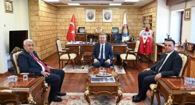 ESNAF TEŞKİLATINDAN KSÜ REKTÖRÜ OKUMUŞ’A HAYIRLI OLSUN ZİYARETİ