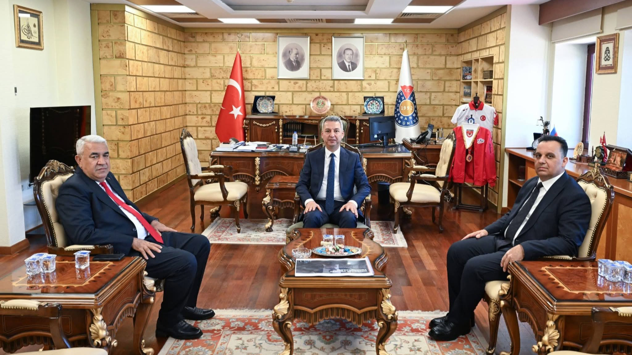 ESNAF TEŞKİLATINDAN KSÜ REKTÖRÜ OKUMUŞ’A HAYIRLI OLSUN ZİYARETİ
