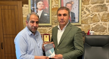 Kahramanmaraş'ta Balıkçılık Serüvenini Anlatan Kitap Büyükşehir Belediyesi’ne Takdim Edildi