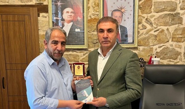 Kahramanmaraş'ta Balıkçılık Serüvenini Anlatan Kitap Büyükşehir Belediyesi’ne Takdim Edildi