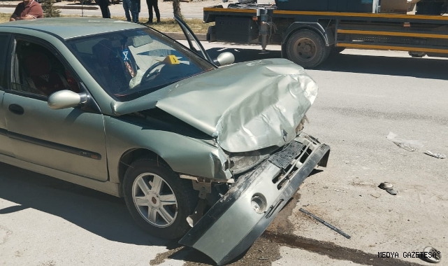 Kahramanmaraş’ta halk otobüsüne çarpan otomobil sürücüsü hayatını kaybetti