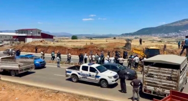 Kahramanmaraş’ta Kaçak Yapı Tepkisi: Batı Köyleri Yolu Ulaşıma Kapatıldı