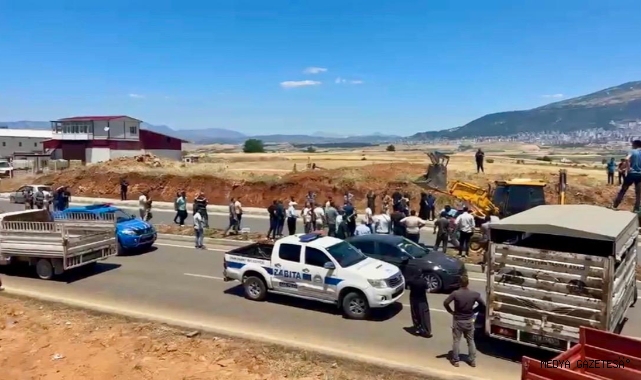 Kahramanmaraş’ta Kaçak Yapı Tepkisi: Batı Köyleri Yolu Ulaşıma Kapatıldı