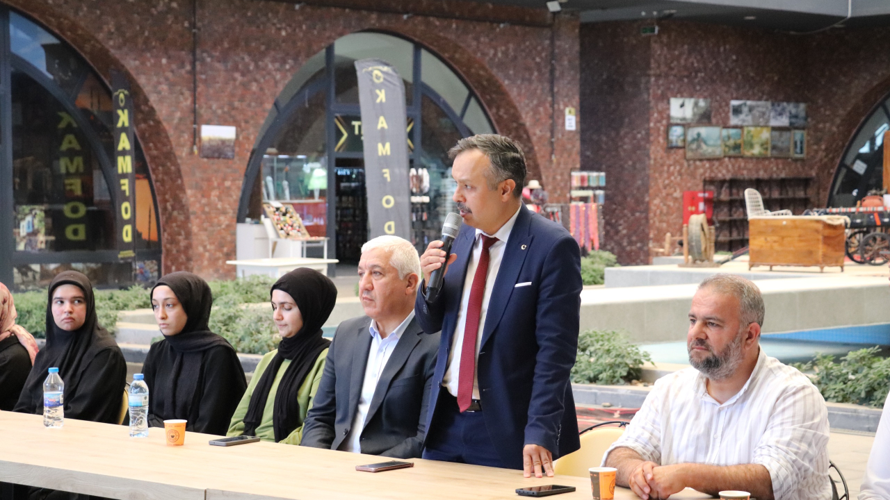 KAHRAMANMARAŞ'TA OKU-YORUM PROJESİ YIL SONU PROGRAMI GERÇEKLEŞTİRİLDİ