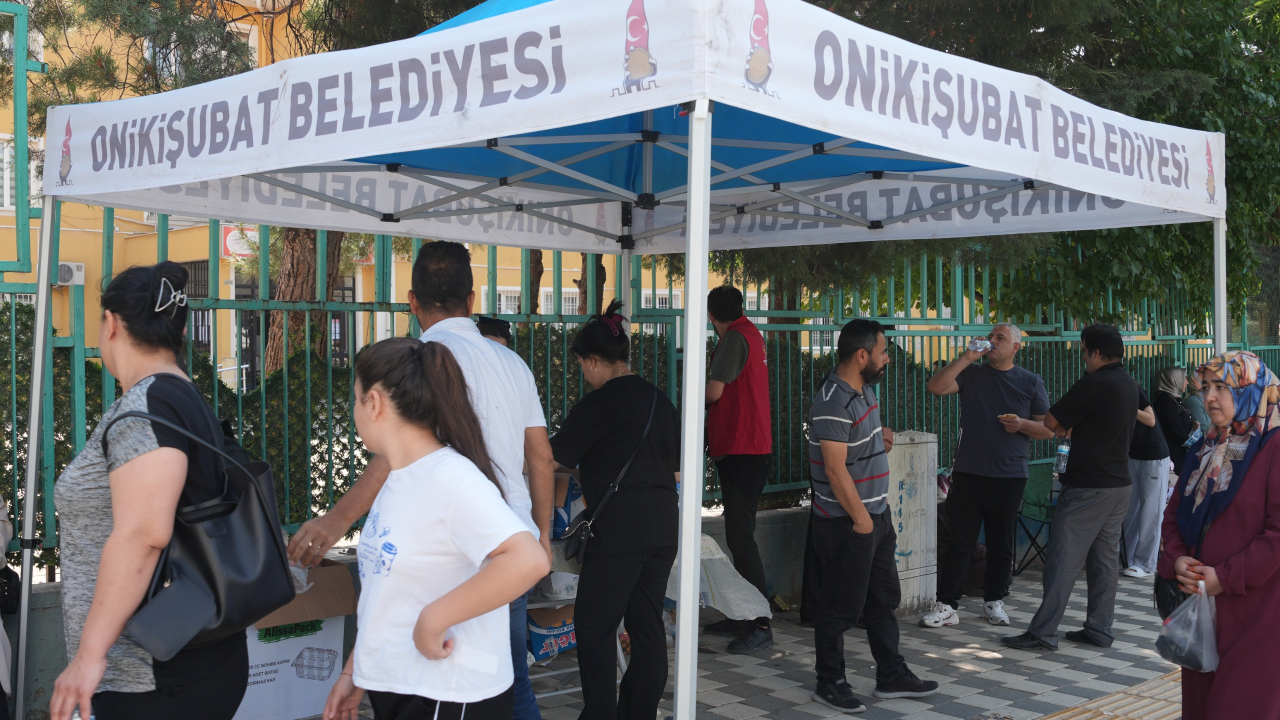 Onikişubat Belediyesi, LGS’ye giren öğrencilerin ve ailelerinin sınav heyecanına ortak oldu
