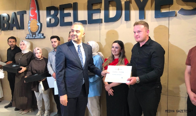 Onikişubat’ta “Aile Akademisi” Mezuniyet Coşkusu: 50 Çifte Sertifika Verildi