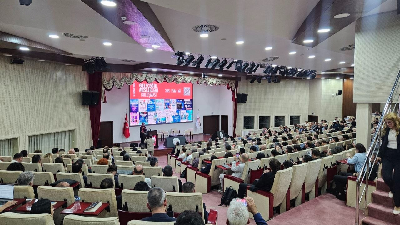YÖK’te Geleceğin Meslekleri ve Eğitim Modelleri Görüşüldü