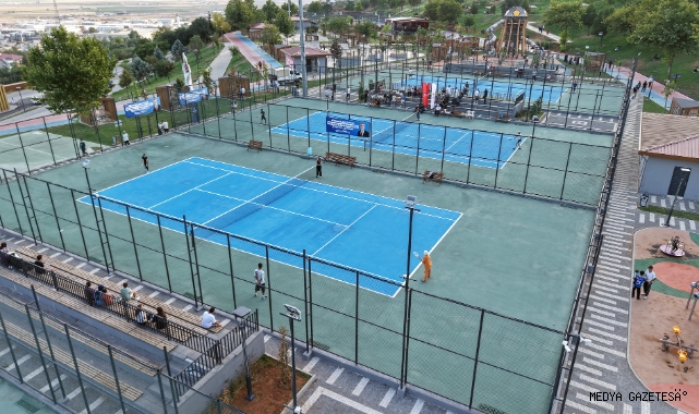 15 Temmuz Spor Vadisi’nde Ödüllü Tenis Turnuvasında Şampiyonlar Belli Oldu