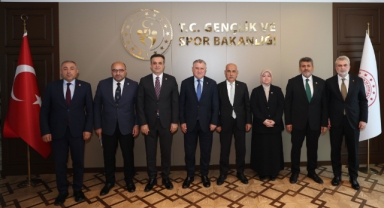 AK Parti Kahramanmaraş Heyeti Gençlik ve Spor Bakanı Bak ile Bir Araya Geldi
