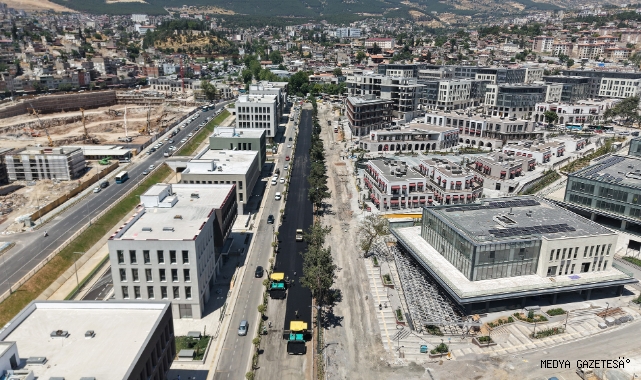 Azerbaycan Mahallesi’nde Asfalt Mesaisi Tüm Hızıyla Sürüyor