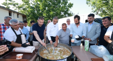 Başkan Toptaş, Dönüklü Mahallesi sakinleriyle aşure sofrasında buluştu