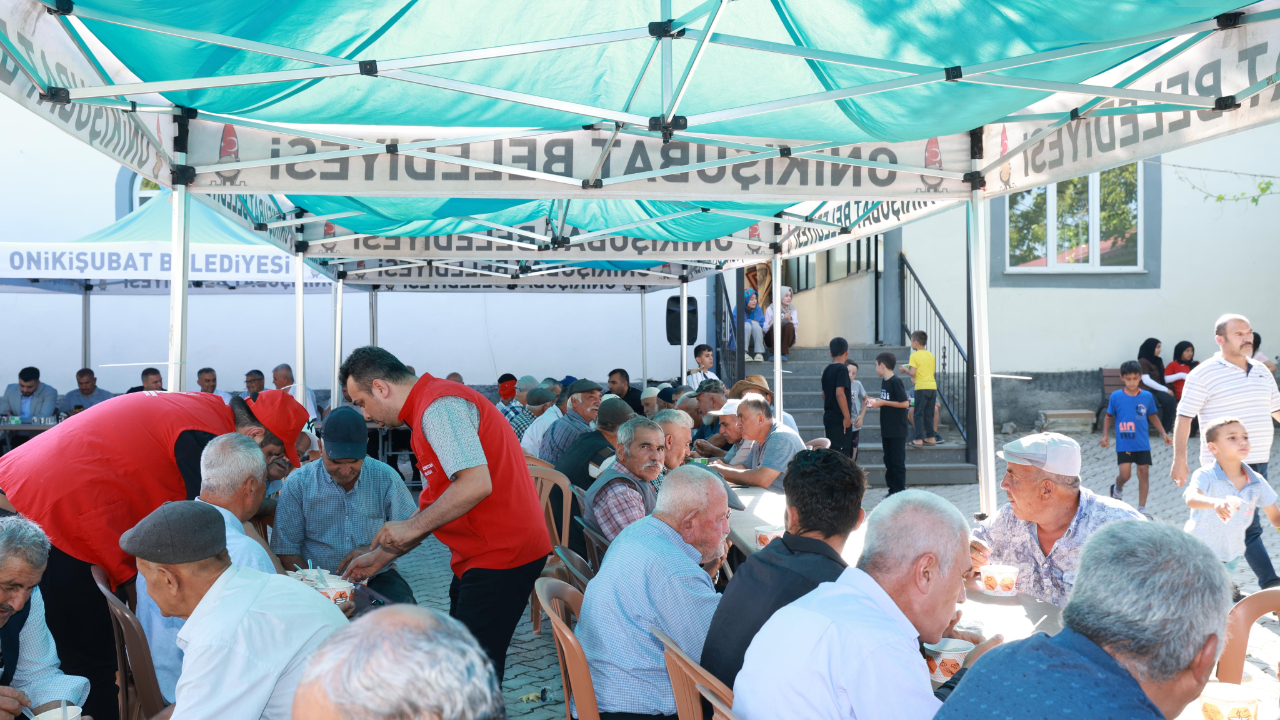 Başkan Toptaş, Dönüklü Mahallesi sakinleriyle aşure sofrasında buluştu