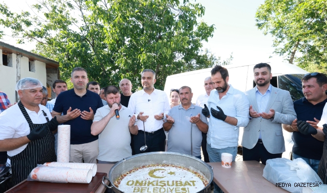 Başkan Toptaş, Dönüklü Mahallesi sakinleriyle aşure sofrasında buluştu