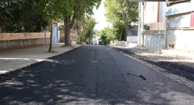 Büyükşehir, Bahçelievler’i Sokak Sokak, Cadde Cadde Sıcak Asfaltla Buluşturuyor