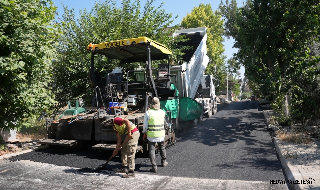 Büyükşehir, Bahçelievler’i Sokak Sokak, Cadde Cadde Sıcak Asfaltla Buluşturuyor